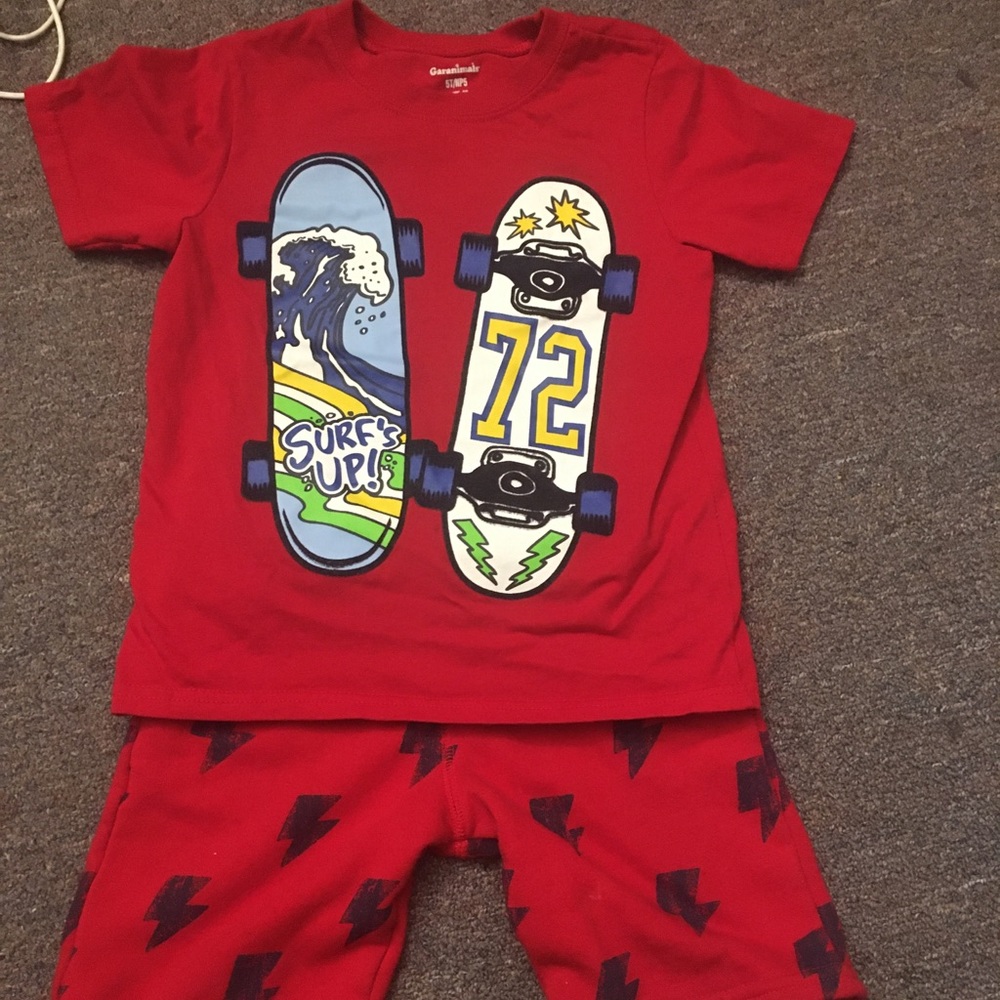 Red and blue toddler short set (5T)